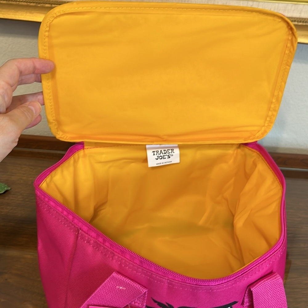 Trader Joe’s mini insulated bag 1- green & 1- pink NWT - Picture 3 of 6